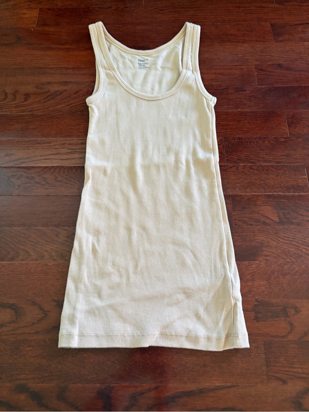 Women’s Sand Color Gap ribbed Tank with Gold Sparkly Threads throughout (XS)